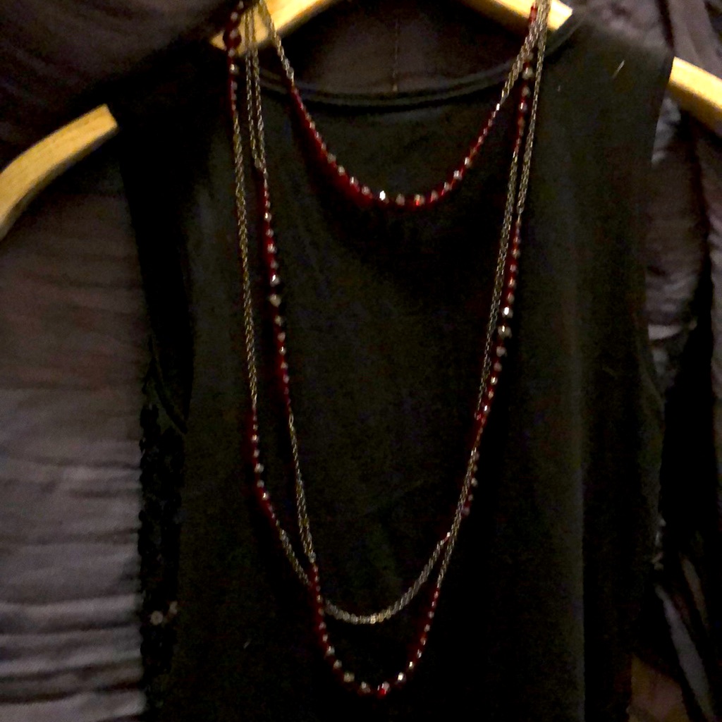 White House Black Market Red Beaded Layered Necklace 8$